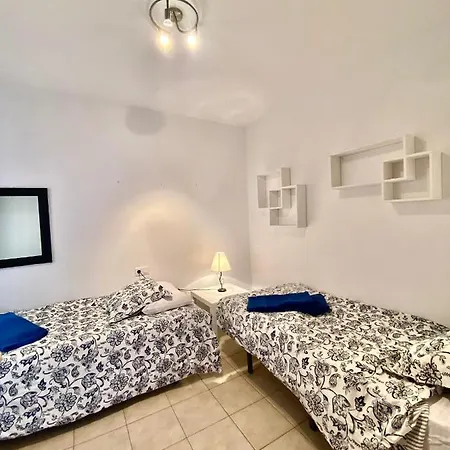 Apartamento Caleta 02 *