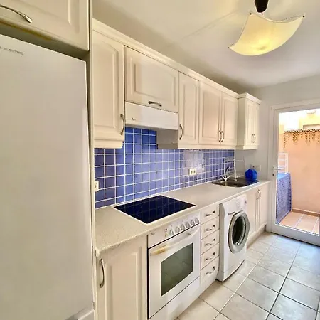 Apartamento Caleta 02 *